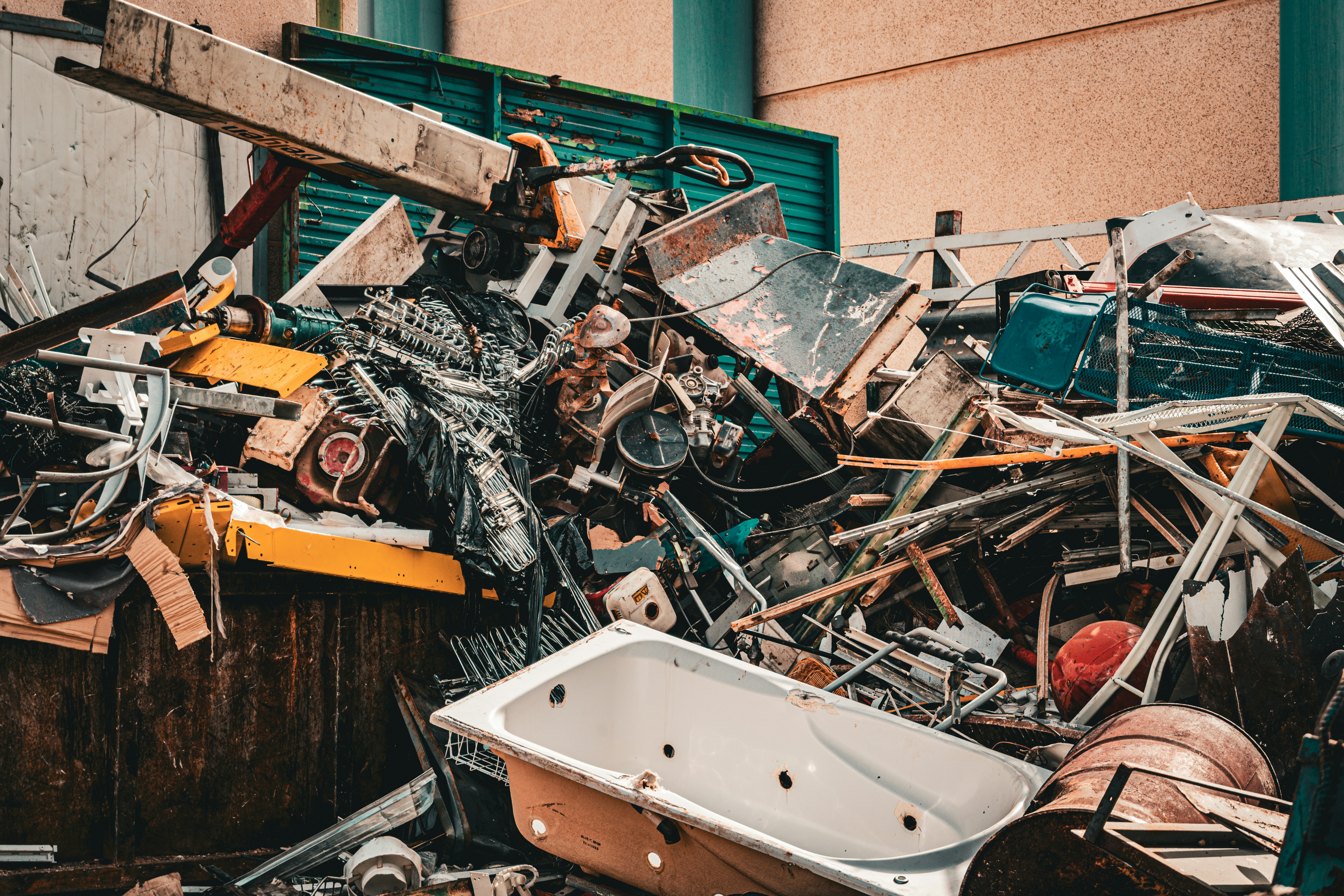 Qual Metal Vale Mais no Ferro-Velho? Cobre, Alumínio e Ferro Comparados